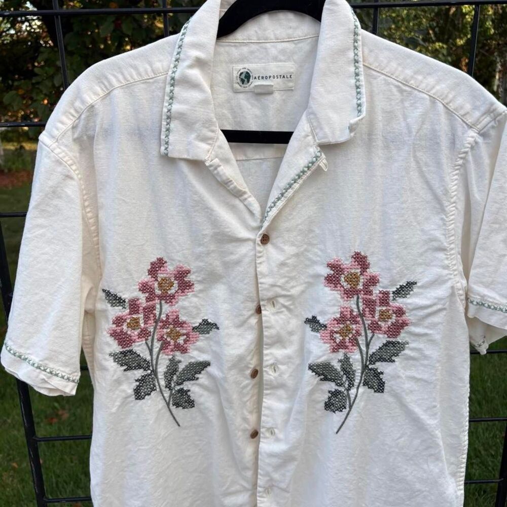 Aeropostale Men's White and Cream Shirt